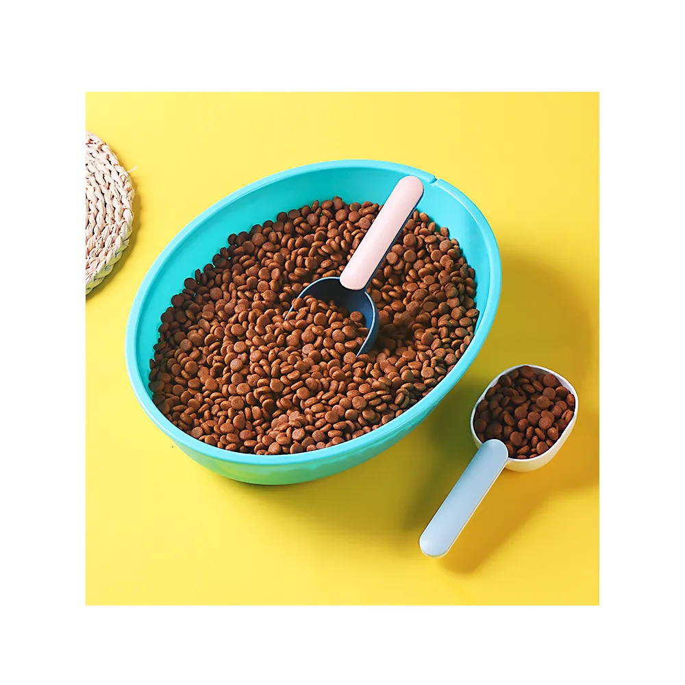 Pet foods scoop