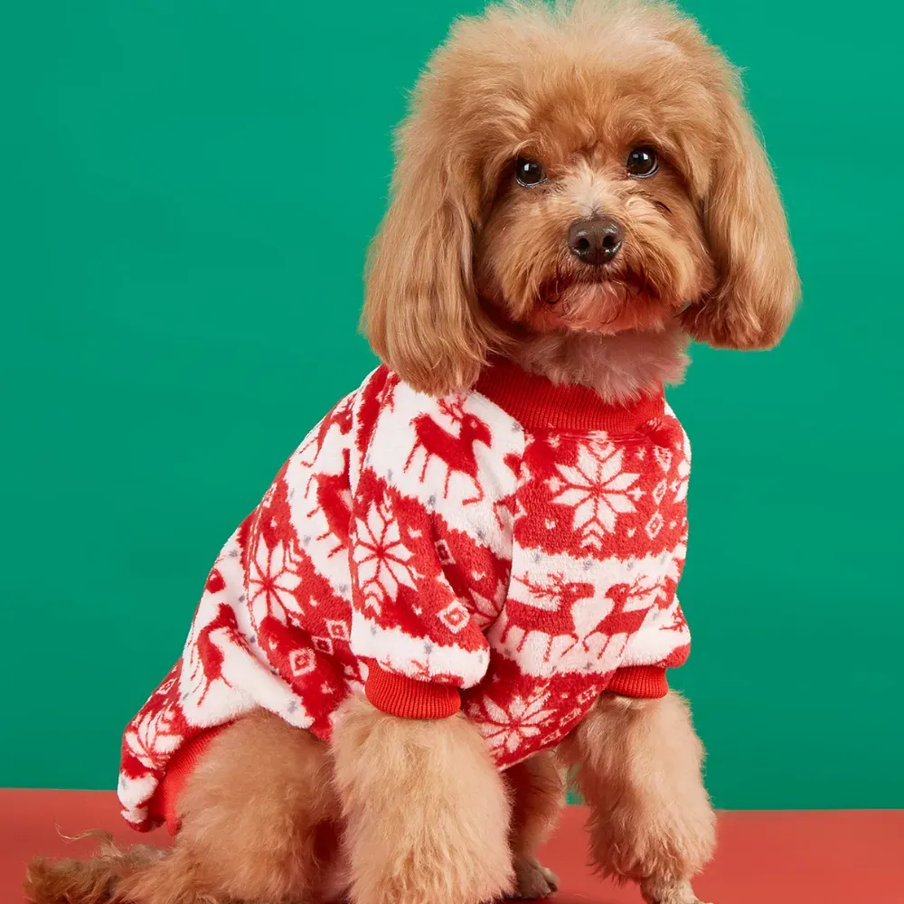 Crafted from high-quality coral fleece, the hoodie provides superior softness and warmth. The dense fleece material ensures that pets stay cozy and protected from the cold, making it perfect for chilly winter days.