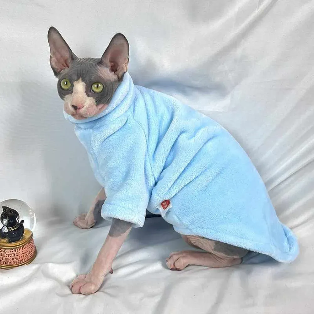 clothes for hairless cats (2) Whether your pet is lounging at home or enjoying an outdoor walk, this clothing offers the perfect level of warmth and comfort. It’s a versatile garment suitable for various winter activities.