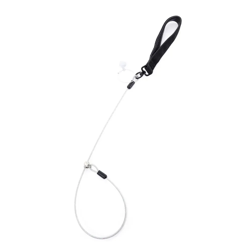 Ideal Leash for Preventing Escape and Pulling: With its anti-escape and anti-pull features, this leash keeps your dog safe and under control during walks.