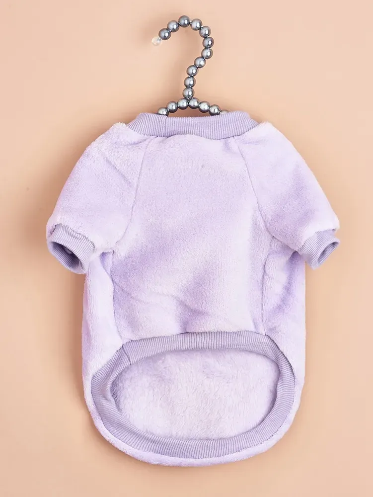 Winter-Ready Fleece Sweatshirt: Ideal for the colder months, this sweatshirt provides dependable warmth and protection against chilly temperatures while maintaining a breathable and comfortable fit.