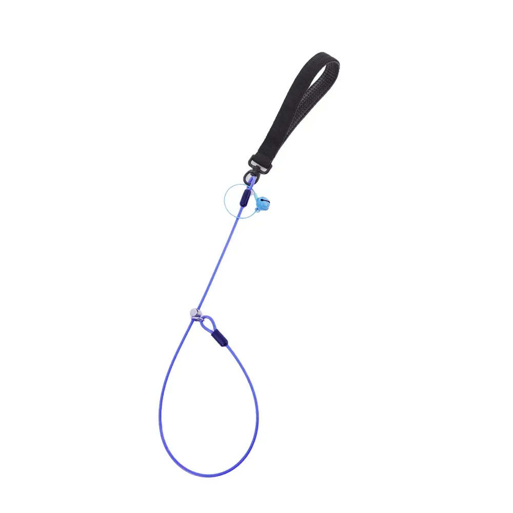 Alloy Swivel Hook for Flexible Dog Movement: The alloy swivel hook ensures that the leash moves with your dog, preventing tangling and making walks more enjoyable.