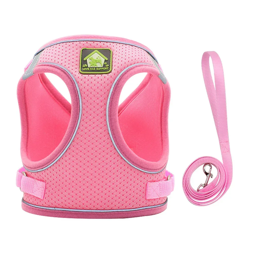 Comfortable, Soft Lining: The inner lining of the harness is soft and gentle on the pet’s skin, preventing chafing during extended use.