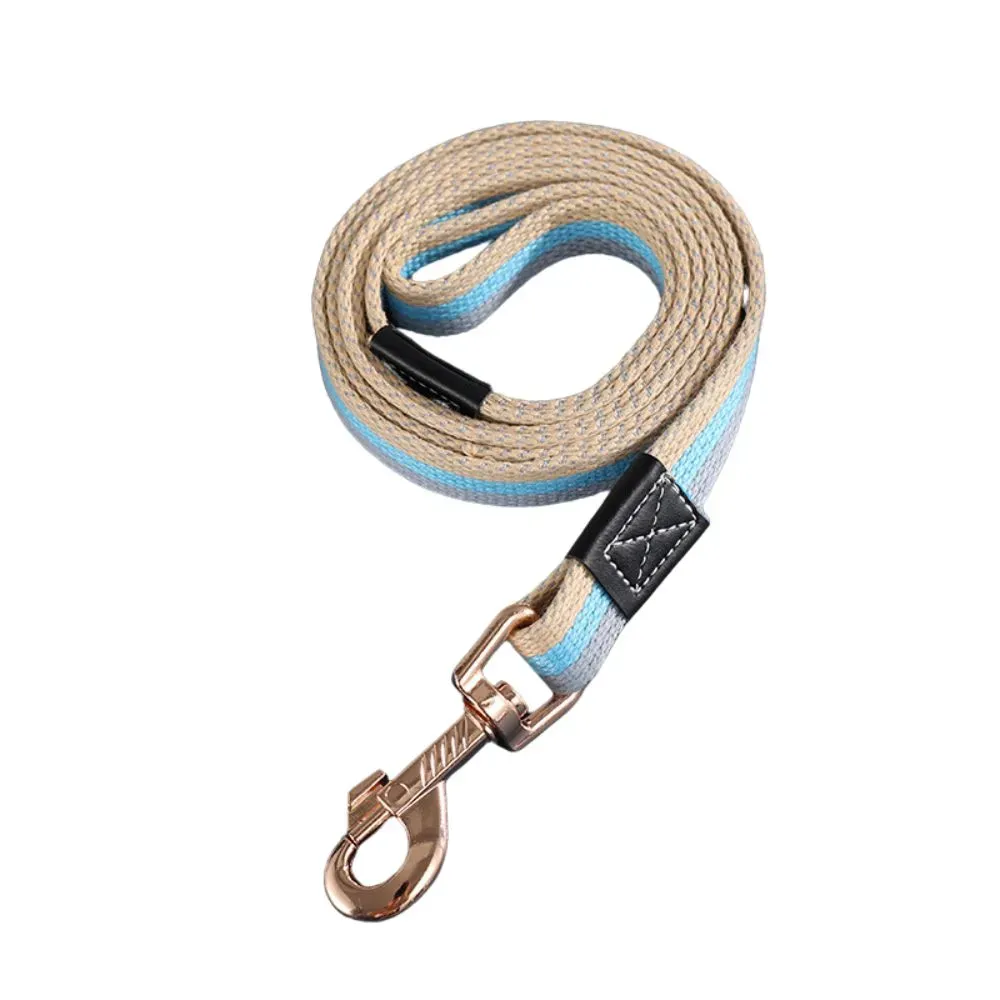 Double-Layer Construction for Maximum Strength: Featuring a double-layer construction, this leash is reinforced for added strength and reliability, making it ideal for handling larger, stronger pets.
