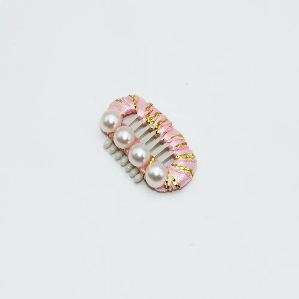 These pet hair clips are designed to enhance the look of cats and small dogs, such as Yorkies and Maltese, with easy-to-use BB clips that help create stylish and controlled hairstyles.