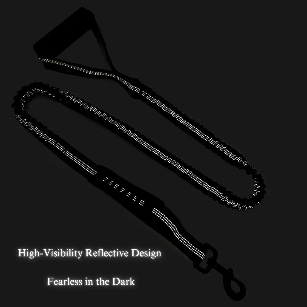 Equipped with a close-range control handle, this leash ensures immediate control in crowded areas, providing businesses with a leash that can be used for both training and outdoor safety.