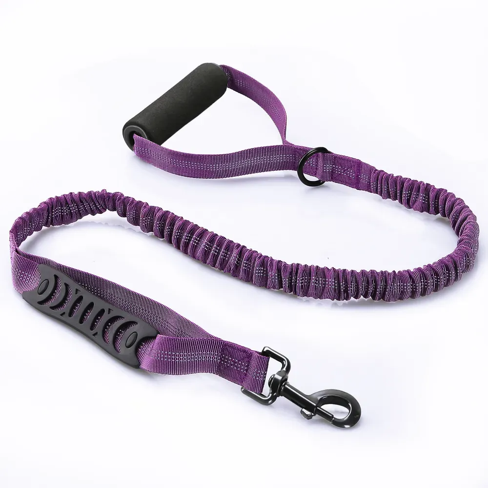 The combination of elastic stretch and reflective strips makes this leash perfect for evening walks, giving pet owners the confidence that their pet is visible and safe at all times.