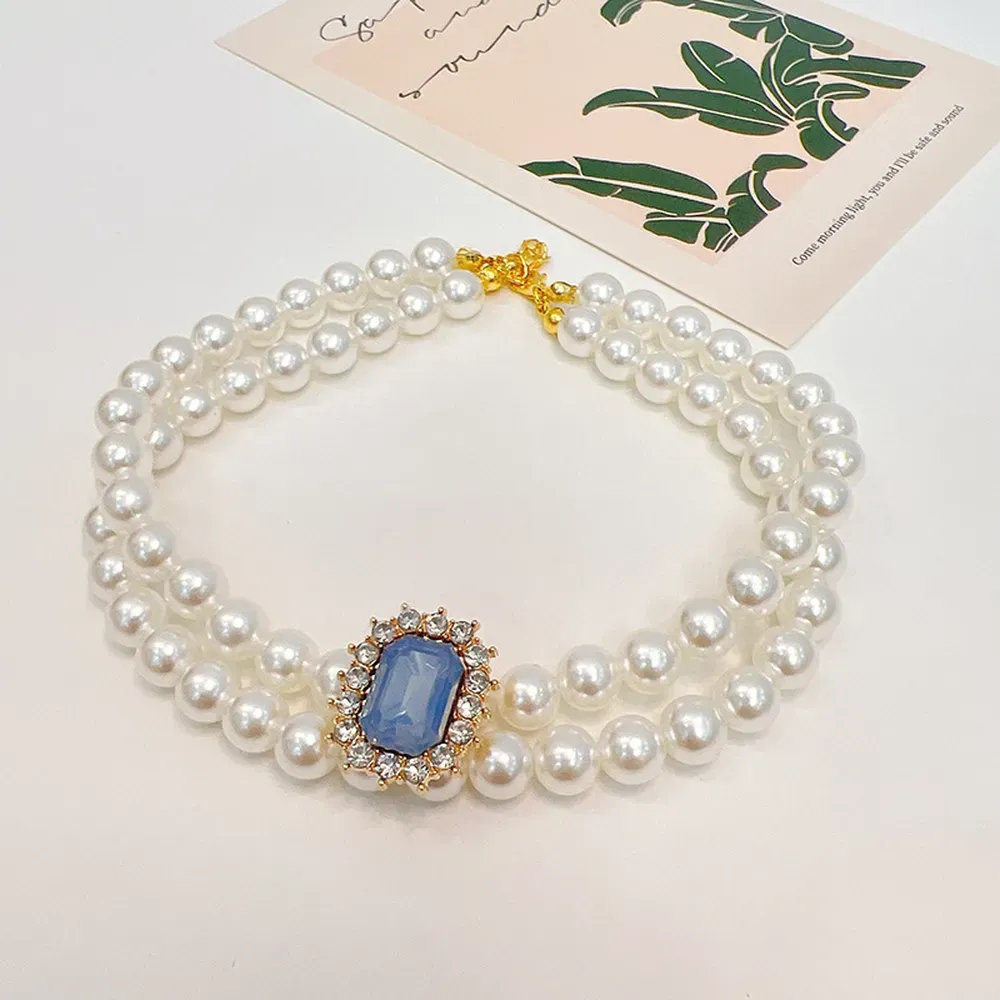 Available in various sizes, this luxurious pearl collar with rhinestones is perfect for cats and dogs. Retailers can offer customers a premium accessory that’s both fashionable and comfortable for pets.