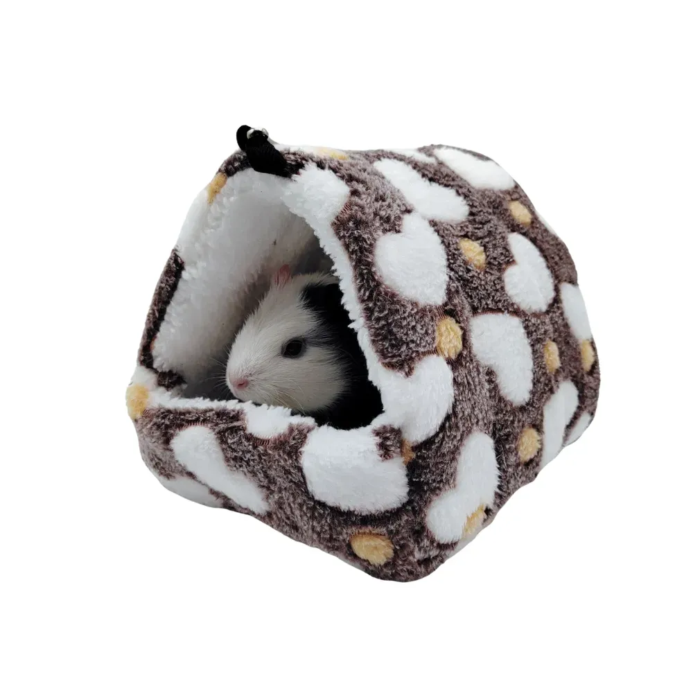 Featuring a high warmth index and breathable fleece fabric, this small pet nest is designed for winter use. Perfect for businesses that specialize in providing high-quality, comfortable bedding for small pets.