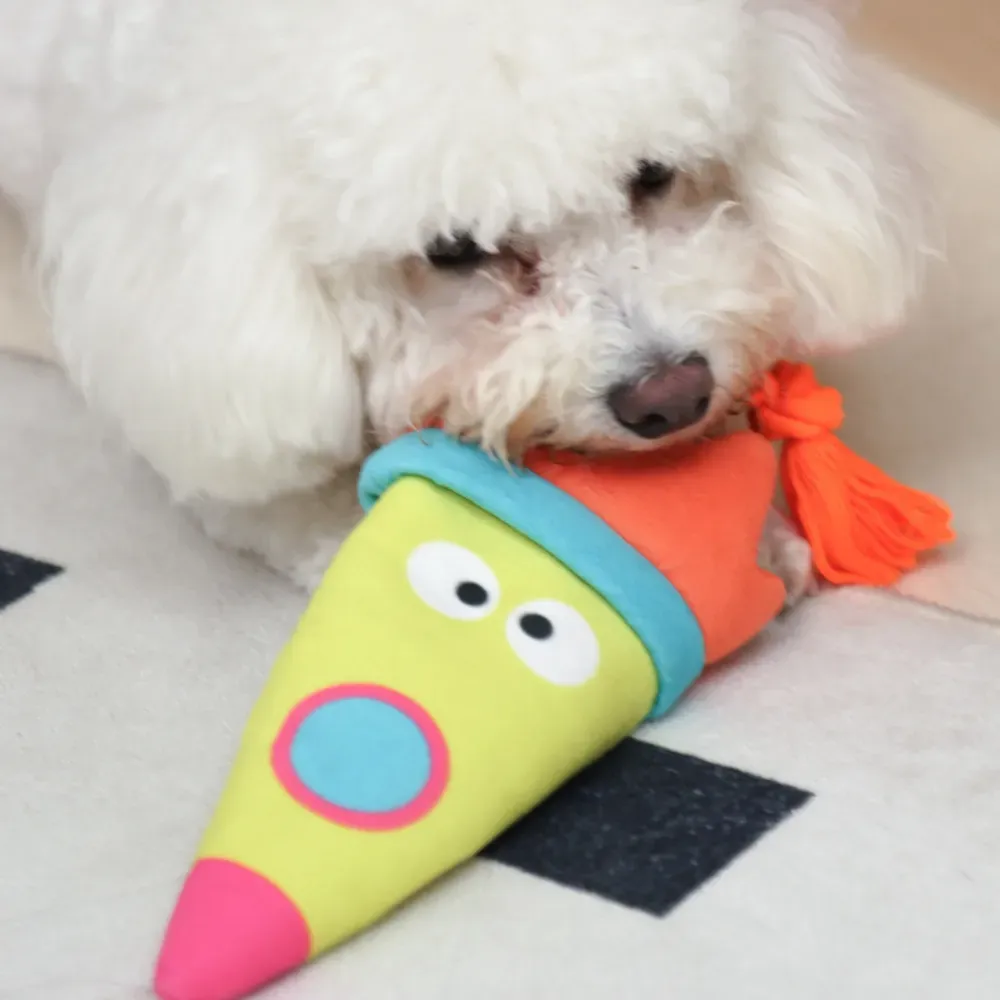 Interactive Tug-of-War Play: Ideal for bonding moments, this toy is perfect for tug-of-war, giving both dogs and their owners a way to engage in fun and stimulating activities.