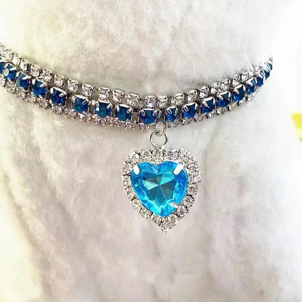 Rhinestones Cat Collar with Bling Charm, Shiny Crystal Pet Collar, Rhinestone Adjustable Collar Display Blue Shiny Heart-shaped Diamond Pet Necklace