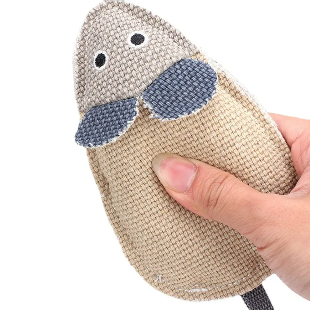 dog chew toy (5) Designed to promote oral health, this toy helps clean dogs' teeth and massage gums, making it a great choice for pet businesses that want to offer dental health solutions through play.