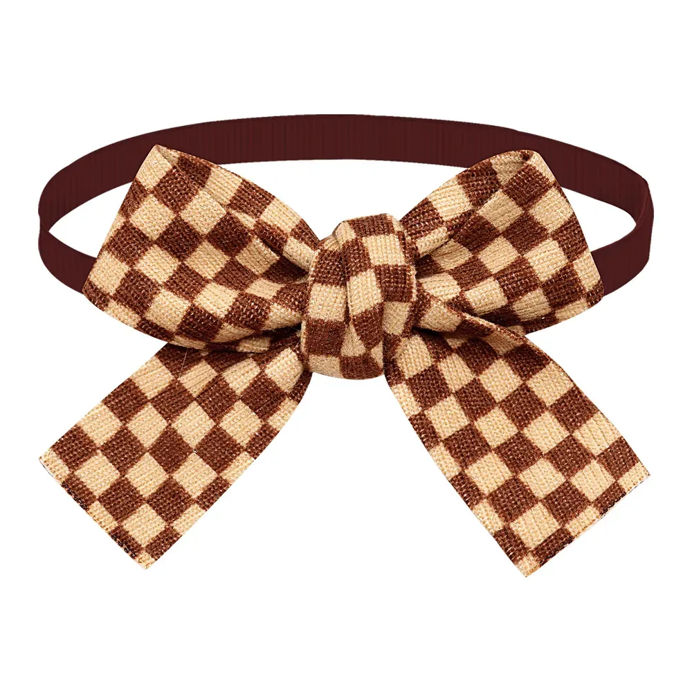 Its versatility makes it suitable for both special events and everyday use, offering pet owners a chic accessory for any occasion.