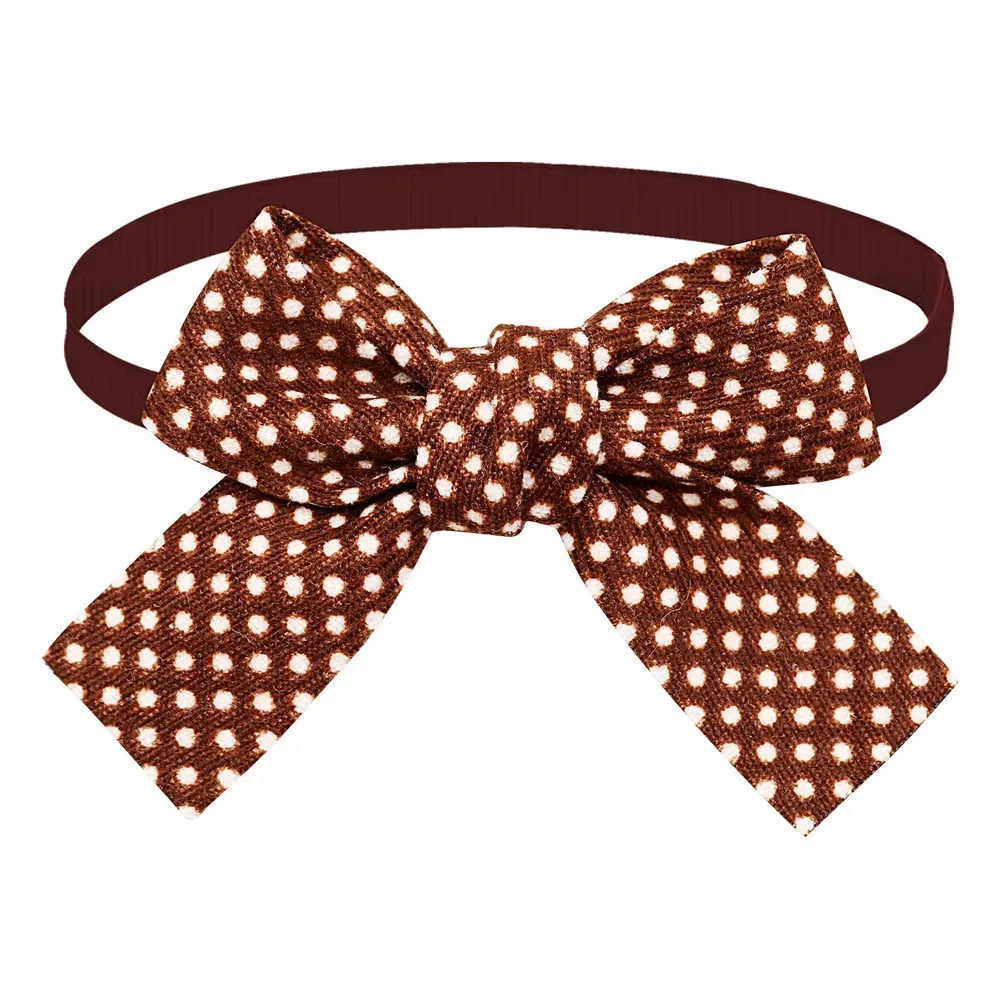 Ideal for both dogs and cats, this adjustable bow tie is a fashionable, classic accessory that adds charm and elegance to pets’ outfits, making it an essential accessory for pet retailers looking to offer high-quality products.