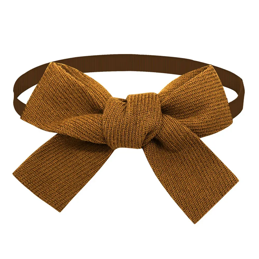 The classic look ensures it will never go out of style, making it a great addition to any pet store’s accessory collection.