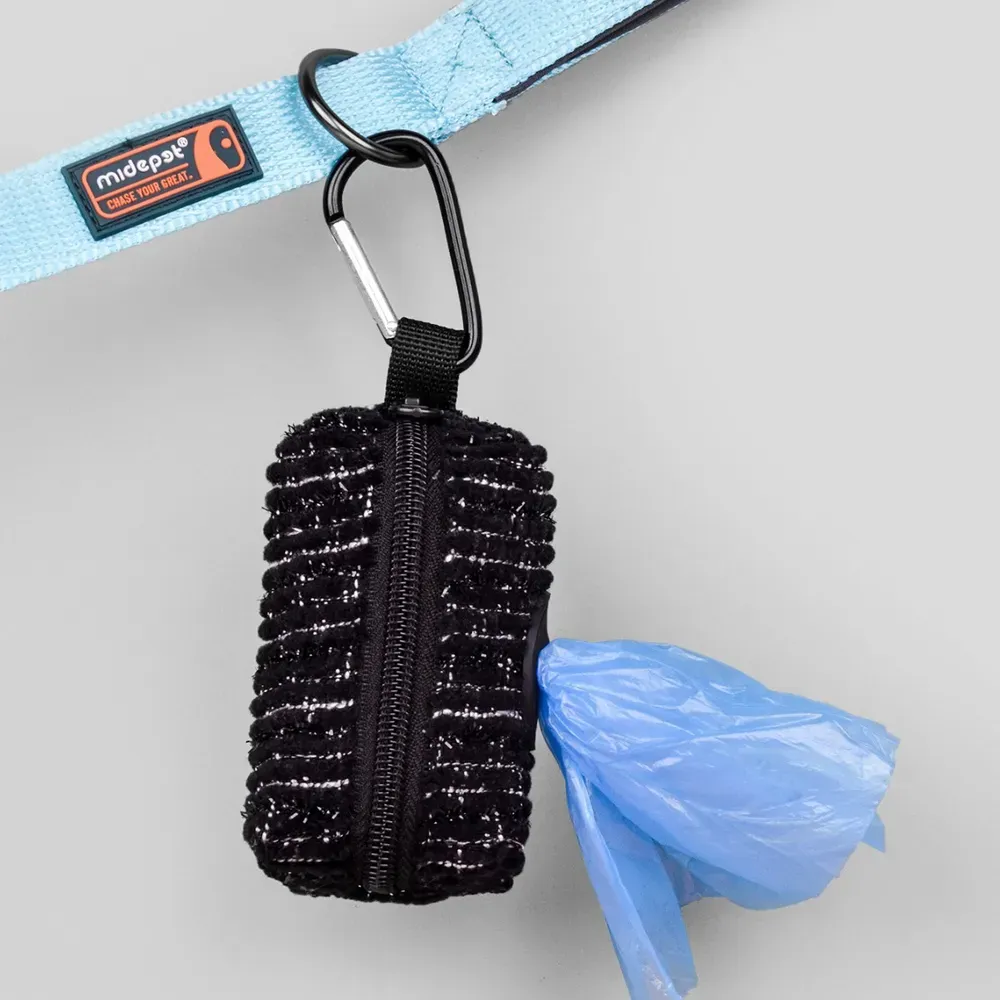 Featuring a silicone bag outlet, this poop bag dispenser ensures smooth and easy access to waste bags, allowing pet owners to quickly grab a bag during walks.