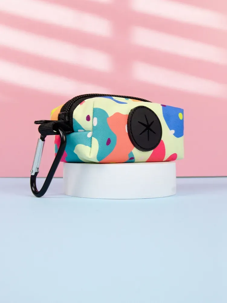 Carabiner for Easy Attachment: The dispenser comes with a sturdy carabiner, allowing pet owners to easily attach it to leashes, backpacks, or belts. This hands-free carrying option ensures that waste bags are always within reach when needed.