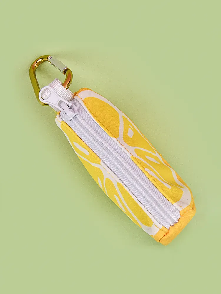 Zipper Closure for Secure Storage: The dispenser features a zipper closure, securely holding the waste bags inside while preventing them from falling out.