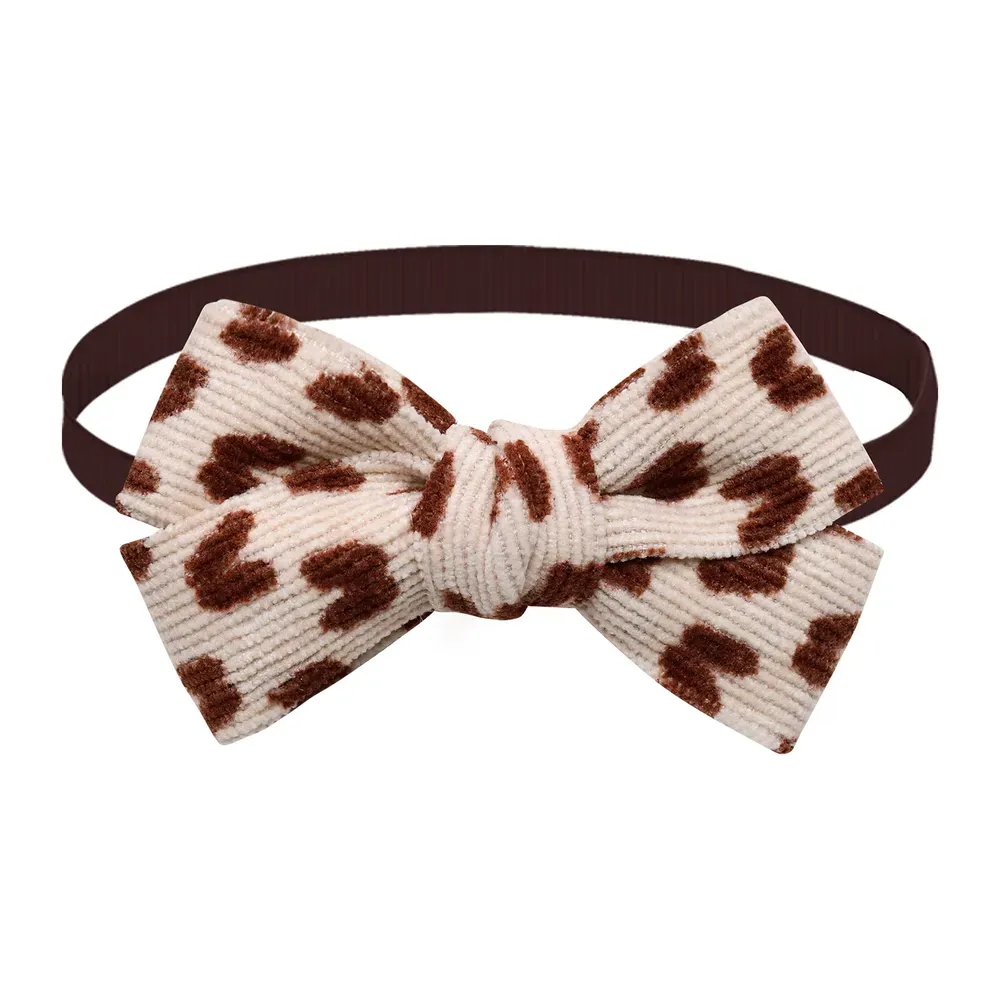 Classic and Elegant Design: Featuring a classic bow tie shape, this pet accessory exudes sophistication and charm. Whether for formal occasions, photoshoots, or everyday wear, it provides pets with a refined and stylish look. 