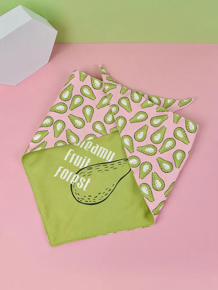Durable and High-Quality Construction: Made from durable, high-quality materials, this pet bib is designed to withstand regular use and maintain its shape and color after washing. 
