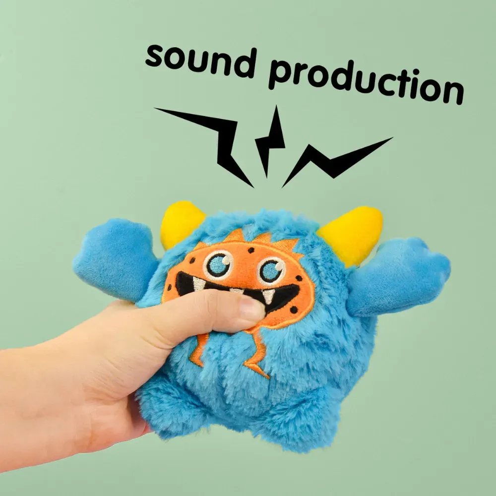 A perfect Halloween gift, this toy combines a fun design with squeaky and bouncing features, providing pets with hours of entertainment during the holiday season, making it an attractive seasonal product for pet retailers.