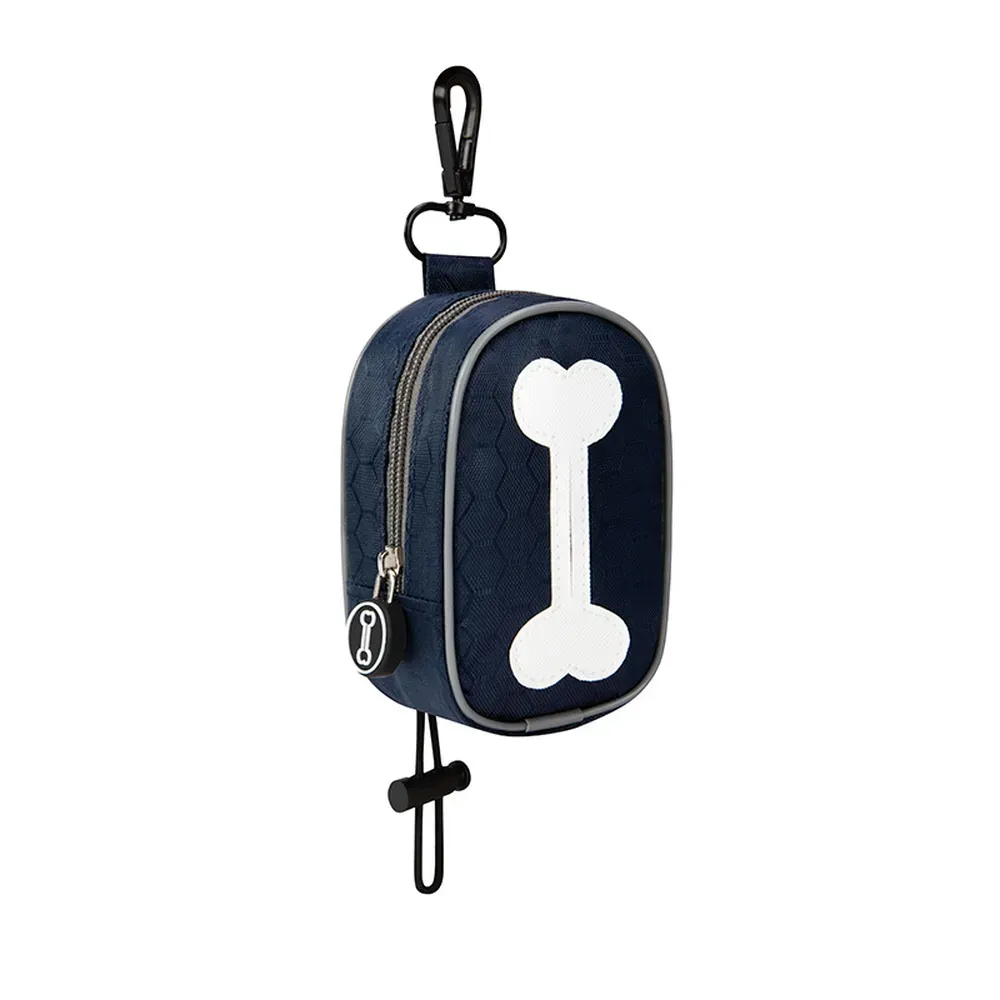 Hands-Free Dog Poop Bag Dispenser (3)_1 Waterproof PVC Coating: Featuring a durable PVC coating, this dispenser is water-resistant, ensuring that waste bags stay dry and secure, even during rainy weather.