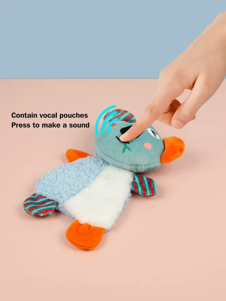 Perfect for teething pets, the crinkle paper and squeaker design provides a satisfying chew experience while helping to clean pets’ teeth and alleviate teething discomfort, making it a practical choice for pet stores focused on dental health.