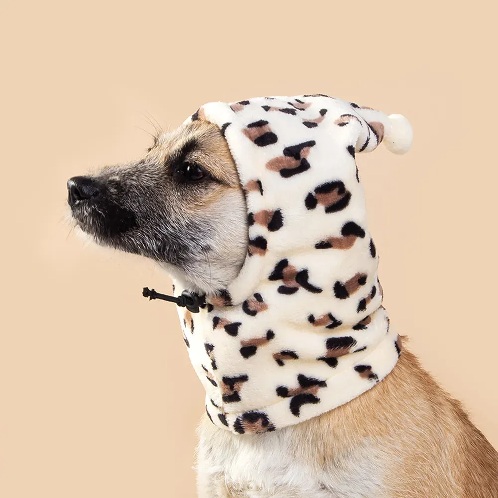 Ideal for Christmas events, photoshoots, or festive celebrations, this leopard print hat adds a fun and fashionable element to pet owners' holiday outfits for their pets.