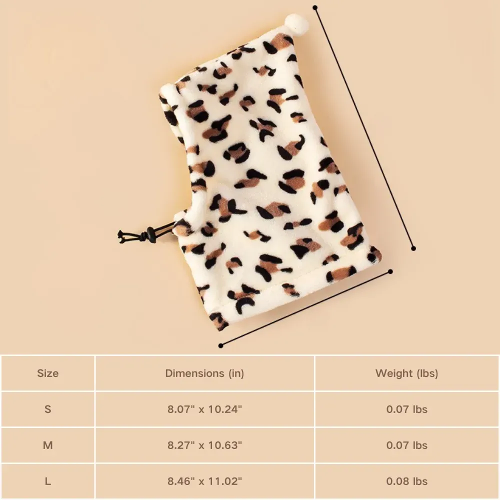 This pet headgear is topped with a soft pom-pom, adding a playful and festive touch that makes it stand out, perfect for photoshoots or holiday parties.