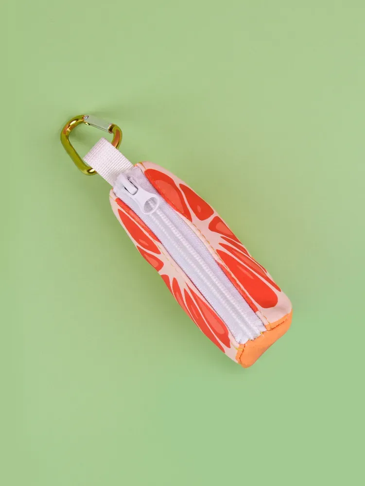 Silicone Waste Bag Outlet: Equipped with a silicone waste bag outlet, this dispenser ensures smooth and easy dispensing of waste bags without any hassle.