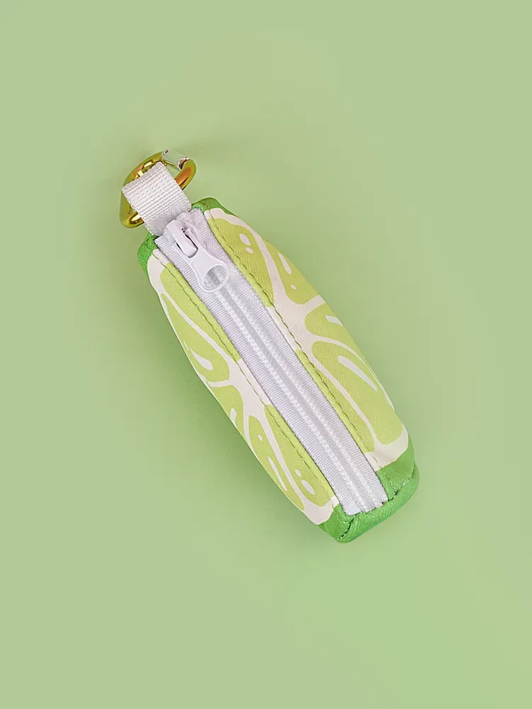 Ideal for retailers looking to provide convenient waste management solutions, this fruit-shaped dispenser is a compact, stylish, and functional product that makes it easy for pet owners to carry waste bags and manage pet waste during outdoor activities.
