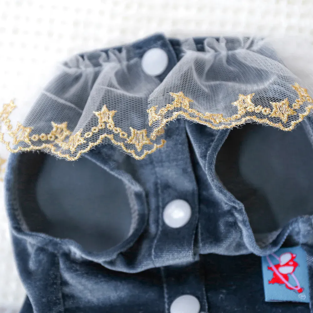 pet wedding dress (9) The adjustable fit makes this dress suitable for small to medium-sized pets, providing a secure and comfortable wear for various body types.