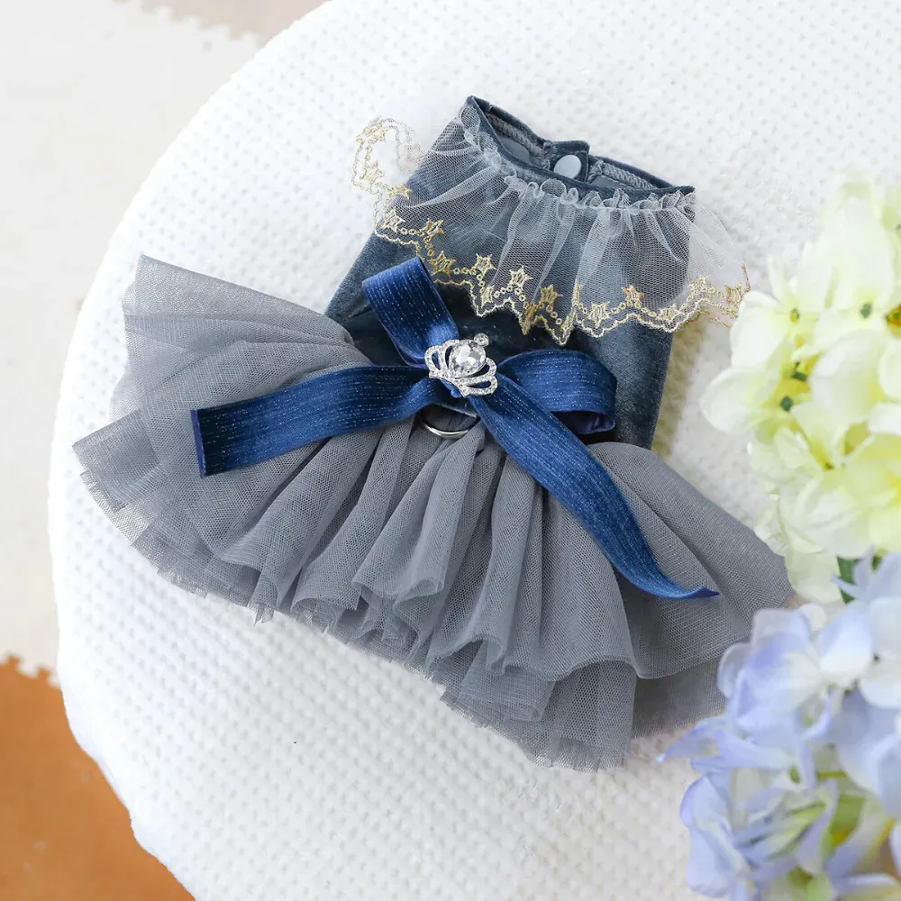 pet wedding dress (8) Crafted from soft, breathable fabric, this dress ensures pets stay comfortable and stylish, offering a luxurious look without sacrificing comfort.