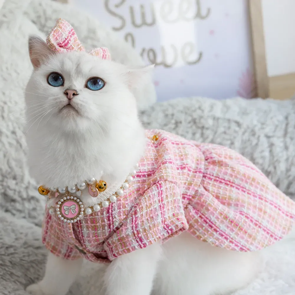 Versatile and practical, this set is suitable for both casual and formal occasions, allowing pets to dress up in style without sacrificing comfort.