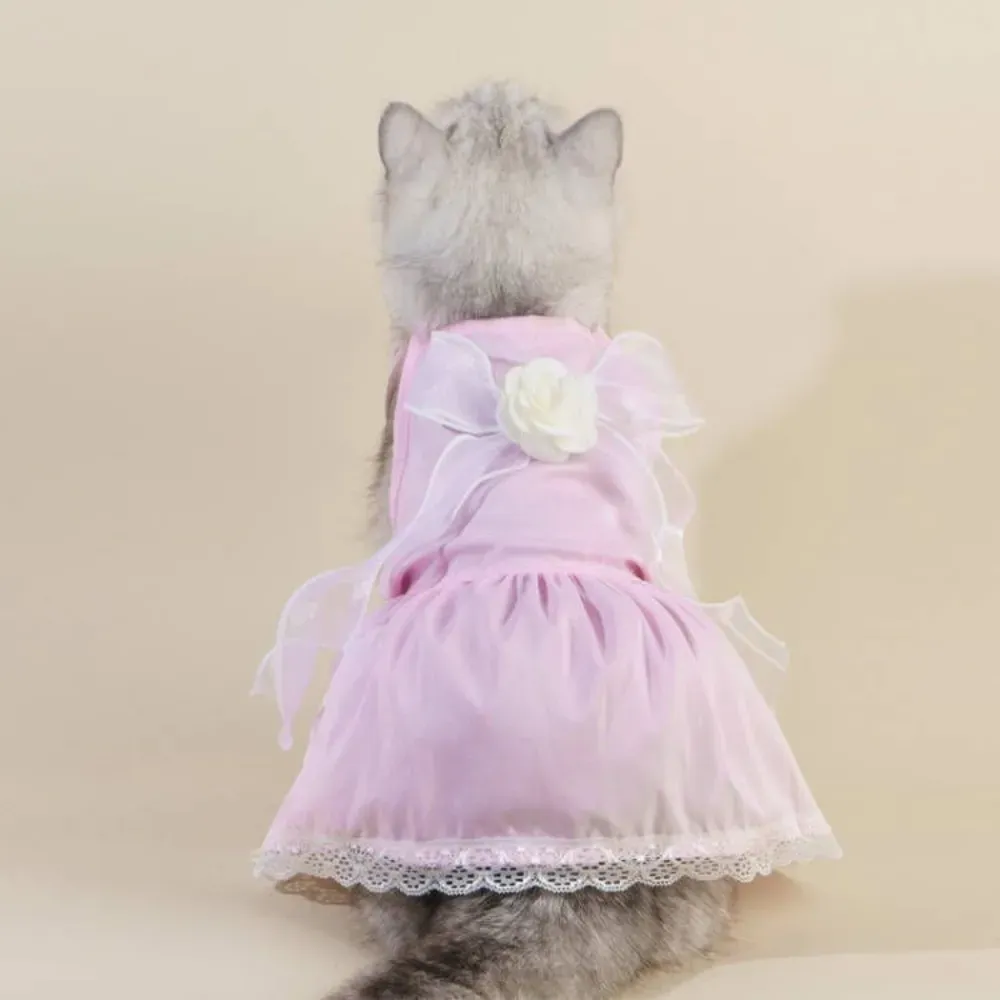 Elevate any special occasion with this 2-piece tulle dress and bow hair clip set, designed to offer a complete, elegant outfit for pets.