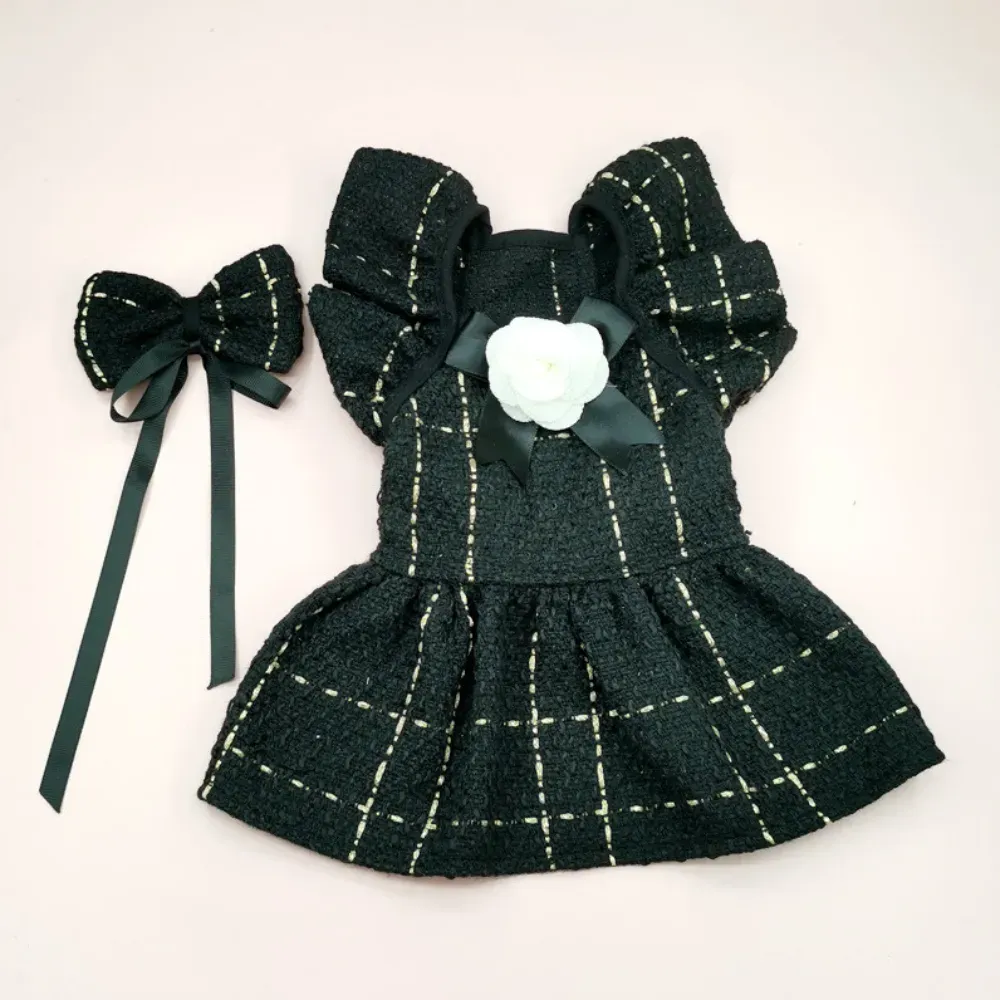 This 3-piece set with plaid design and 3D floral decor offers high demand for pet boutiques, with a combination of elegance, comfort, and versatility that customers love.