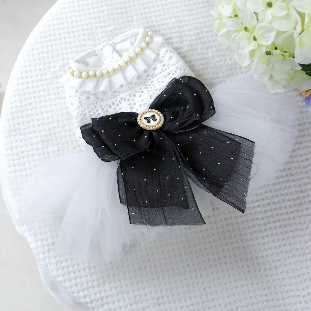 The tiered lace and ruffle skirt design adds volume and grace, giving pets a truly fashionable and luxurious appearance.