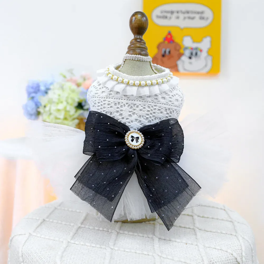 The tiered lace and ruffle skirt design adds volume and grace, giving pets a truly fashionable and luxurious appearance.