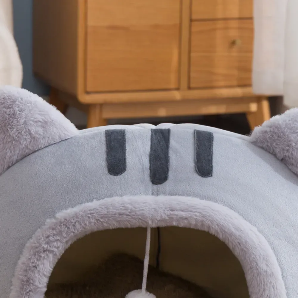 Adorable cat-shaped pet bed for dogs and cats (2) Durable, tear-resistant fabric for long-term use