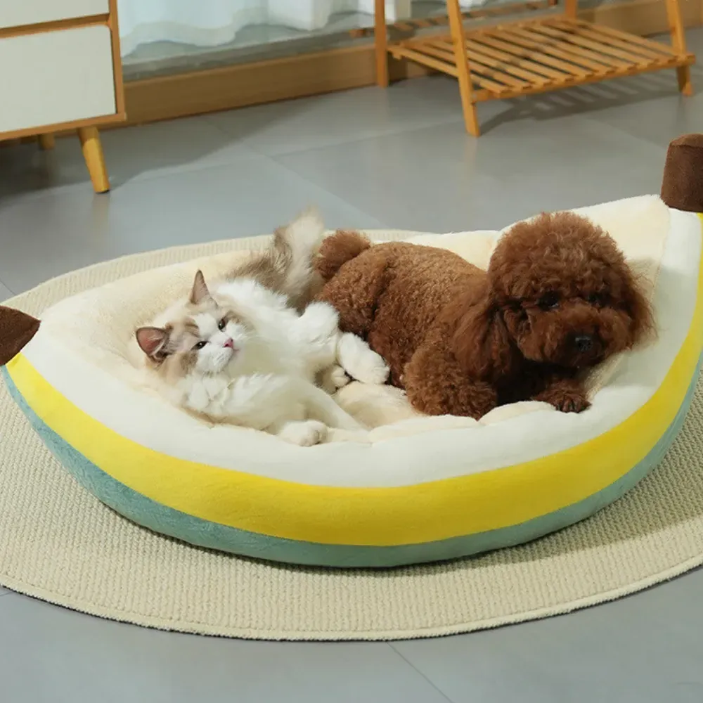 Machine-washable banana-shaped pet bed (3) Ideal for cats and small dogs seeking warmth in winter