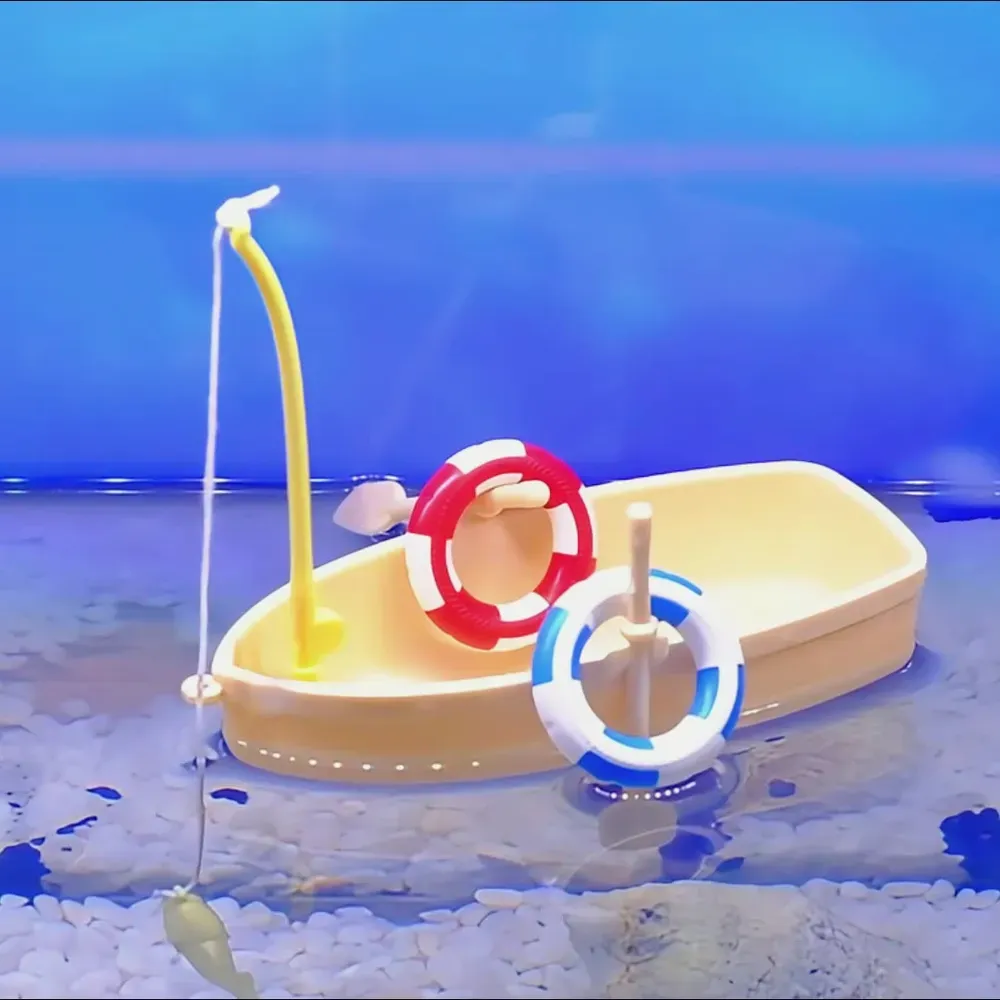 Eye-catching aquarium prop for water surface decoration