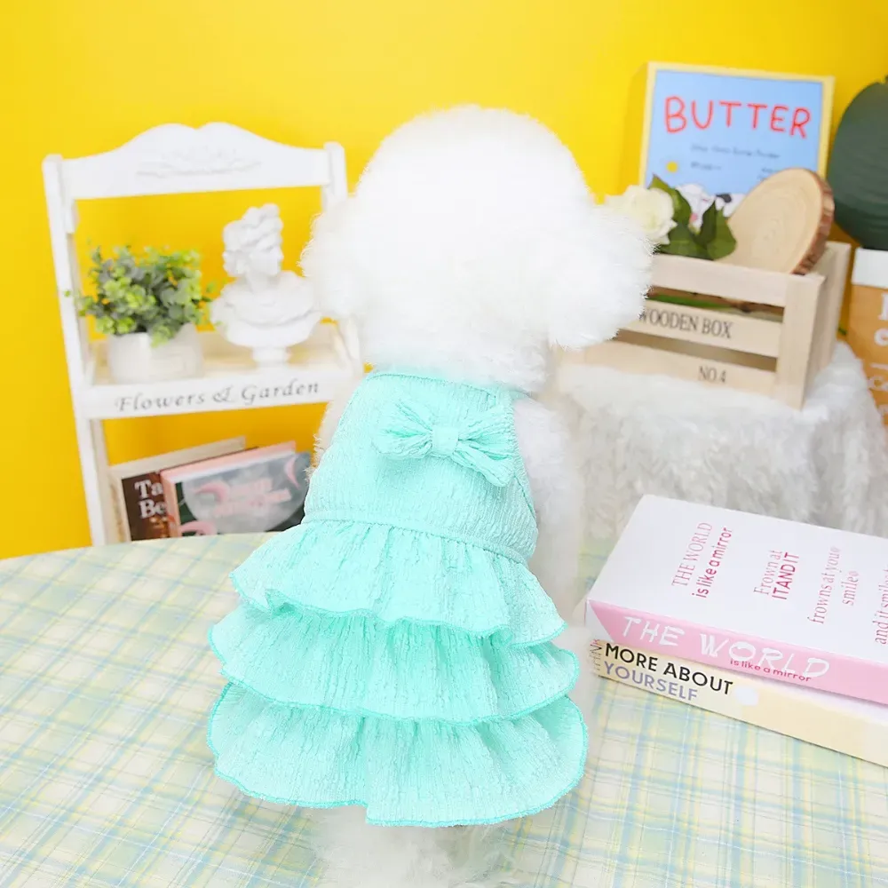 Perfect for photo shoots and special occasions, this pet dress combines style and comfort in one design.