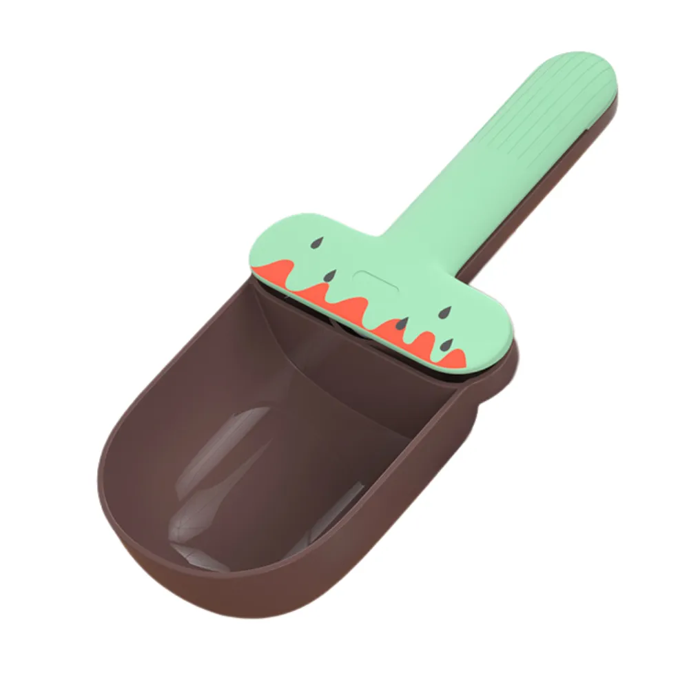 Plastic scoop for pets