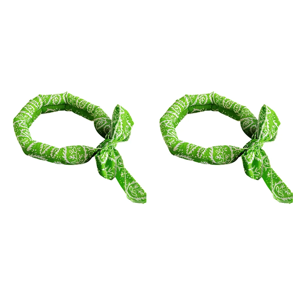 Green cooling neck scarf for dogs with evaporative cooling gel bead design